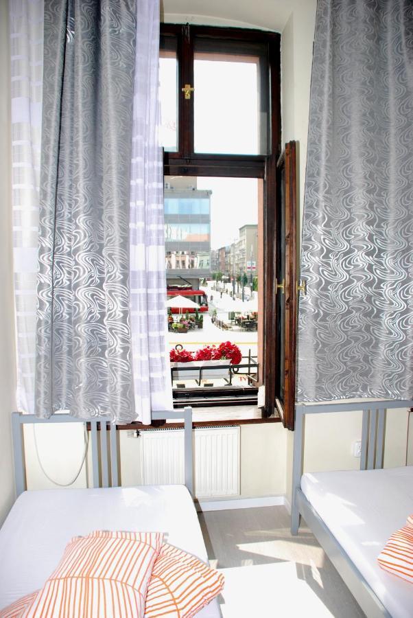 Hostel Kamienica Rynek 7 Катовице Экстерьер фото